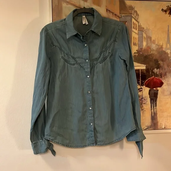 EUC Roper Womens Light Wash 100% Cotton Western Denim L/S Blouse Size S - Picture 3 of 7